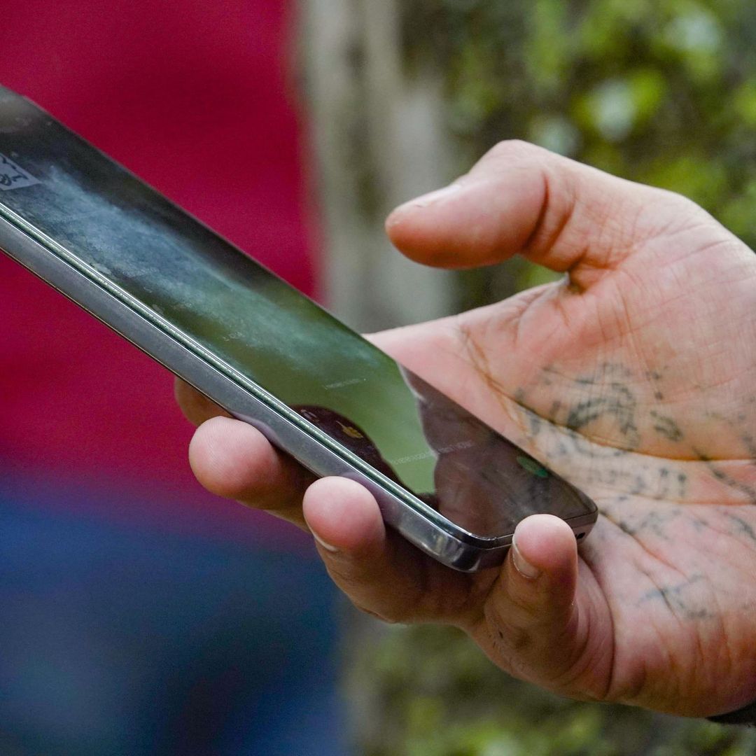 Usuario de telefonía móvil. Foto: Cuartoscuro
